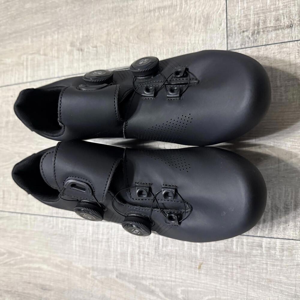 Sport Cycling Black Shoes Self-Locking Size Euro 39‎ / 8.5 Women / 6 Men - Picture 3 of 9
